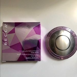 Becca Cosmetics Highlighter